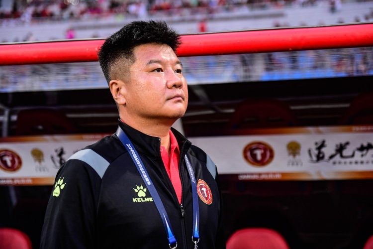 李璇评辽宁铁人：中甲仅九轮便传出李金羽下课的声音，耐心究竟何在