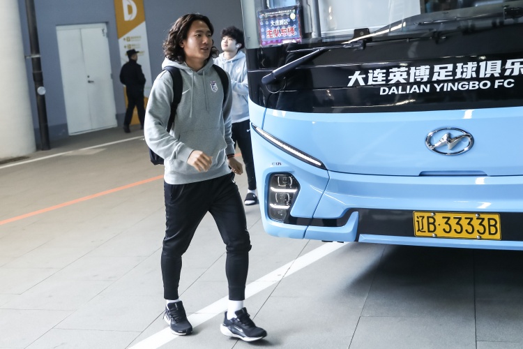 中国男足可能引入新球员备战世预赛重要赛事