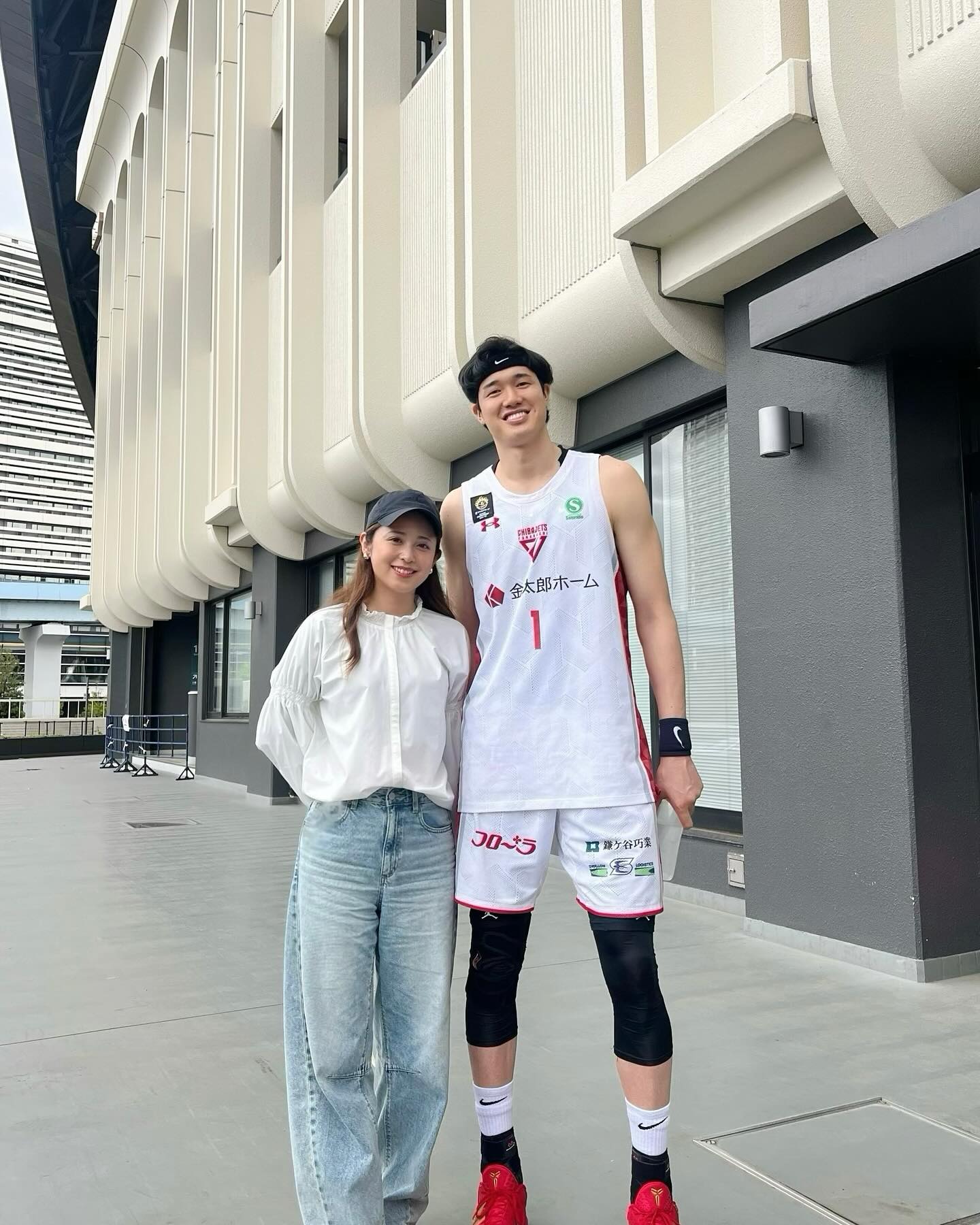 渡边雄太圆满结束B联赛首个赛季 妻子分享合照庆祝