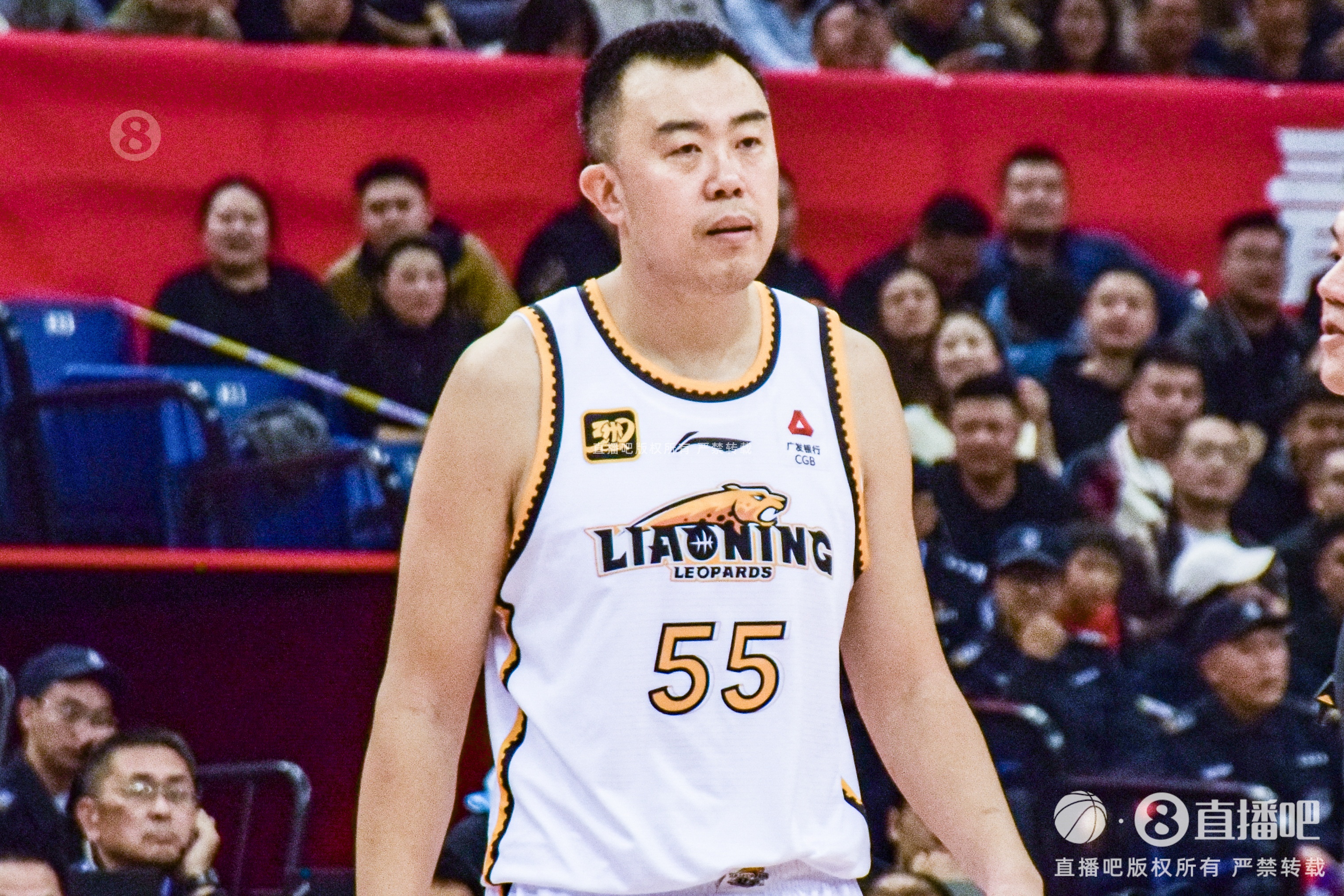 常规赛中韩德君表现出色，得到11分和8个篮板，李晓旭贡献4.8分和5个篮板。季后赛阶段韩德君得到3分和3.5个篮板，而李晓旭则取得6.8分和5.7个篮板。