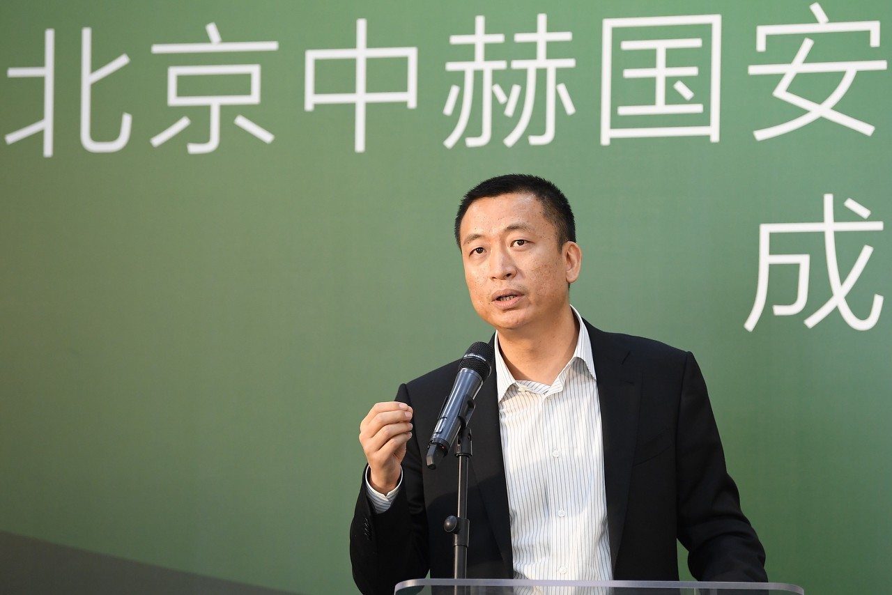 国安董事长表示基地迁移只是临时措施，与职业俱乐部之间仍有很大差距