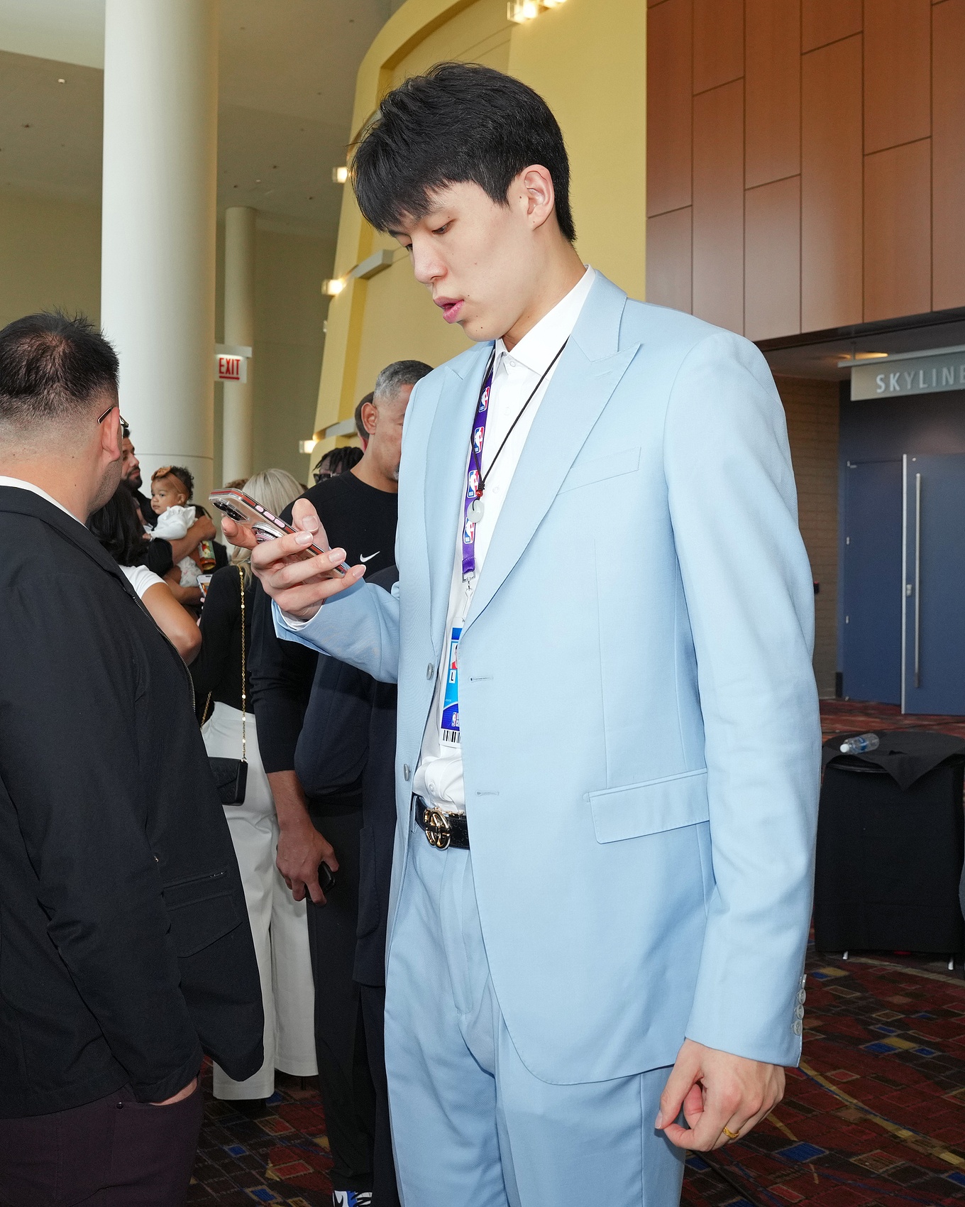 杨瀚森在ESPN最新模拟选秀中排名上升至第33位被黄蜂选中