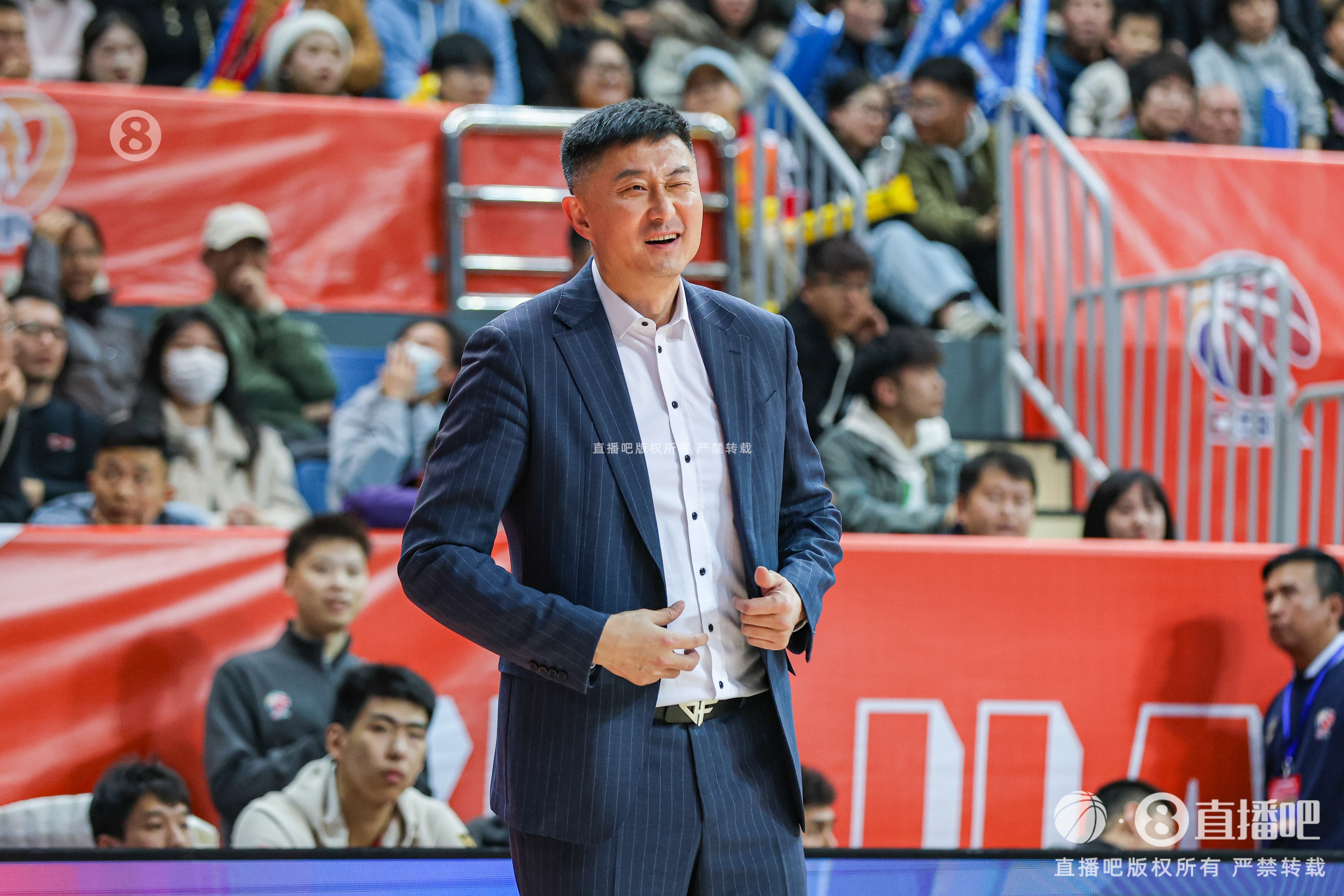 祝贺广东男篮主帅杜锋44岁生日快乐