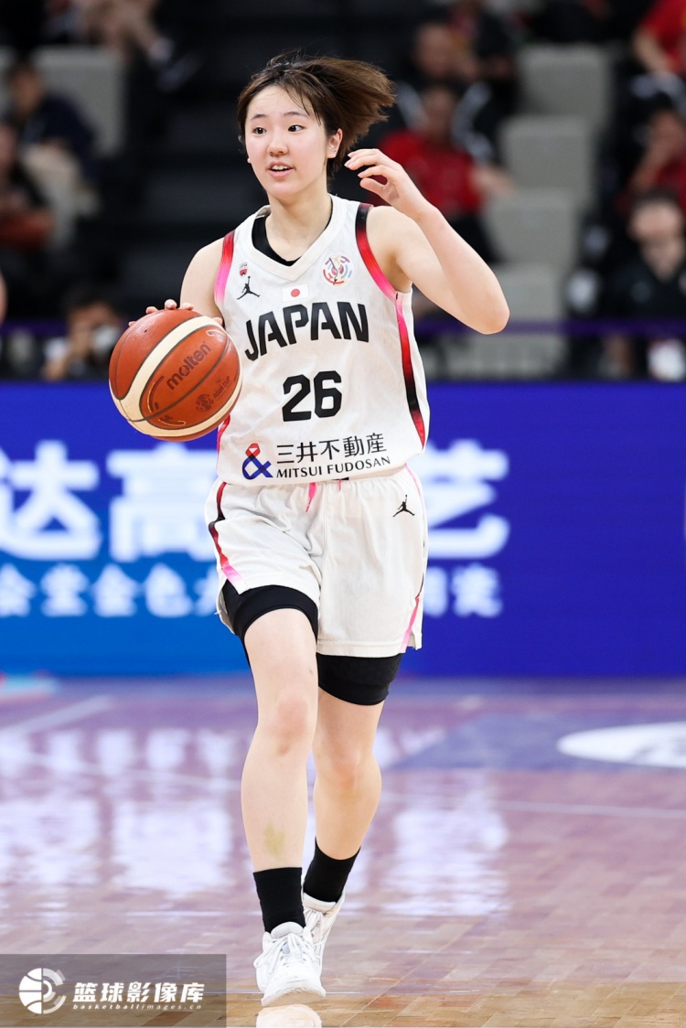 媒体人：中国女篮的防守真是让对手如沐春风 一路开挂进16记三分