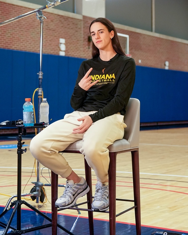 WNBA全明星克拉克和科利尔在选人时玩起了交易大作战
