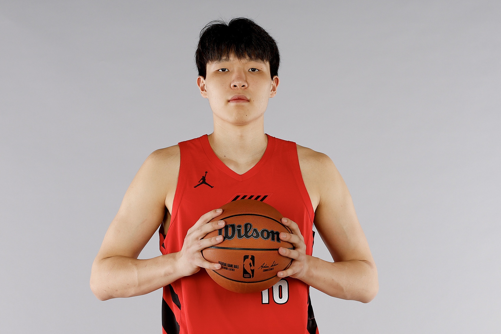 杨瀚森回国办理工作签证及其他个人事务