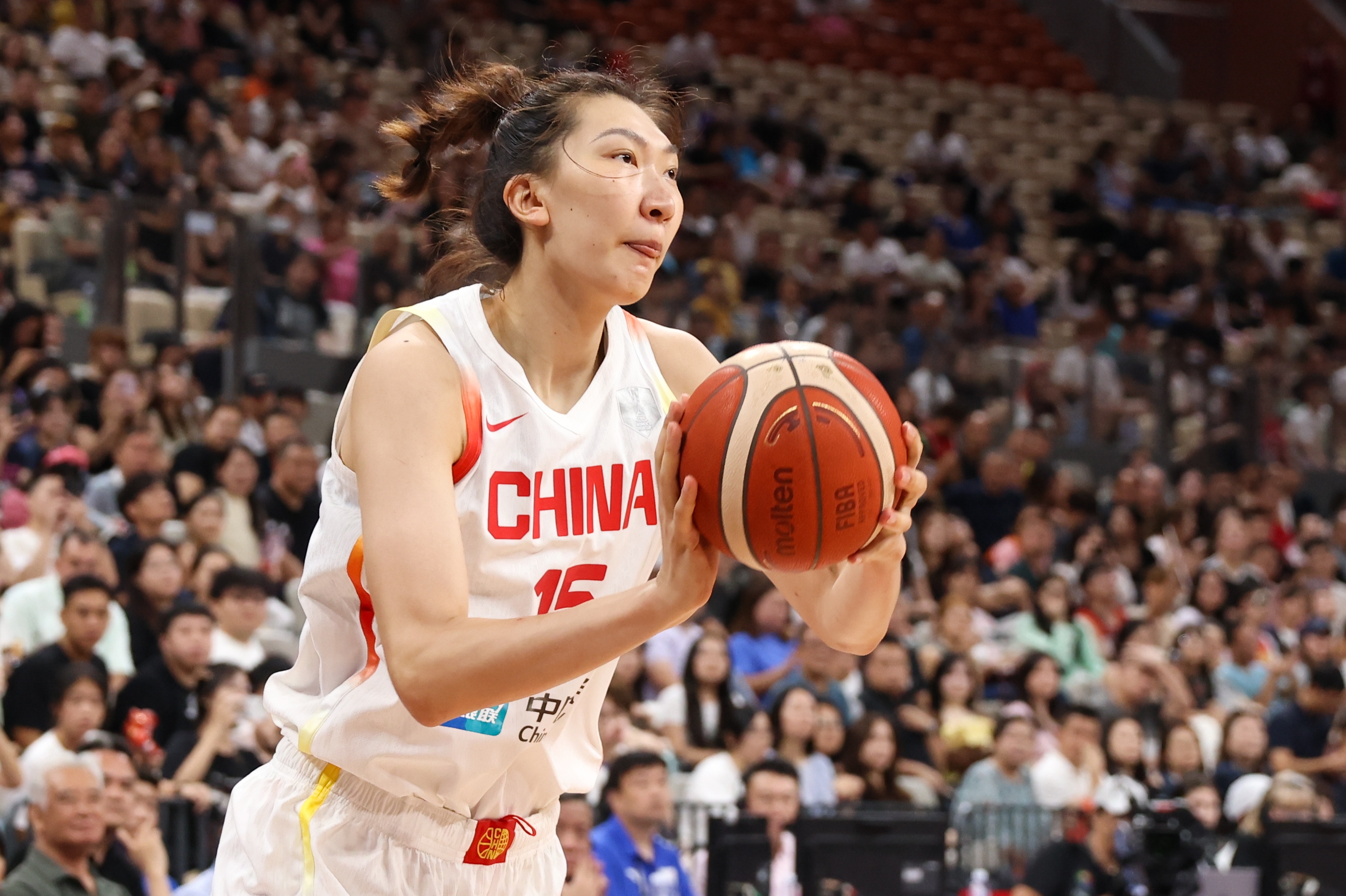 韩旭赞田中心如神仙下凡 球场上风姿绰约 三分球射程堪比狙击手