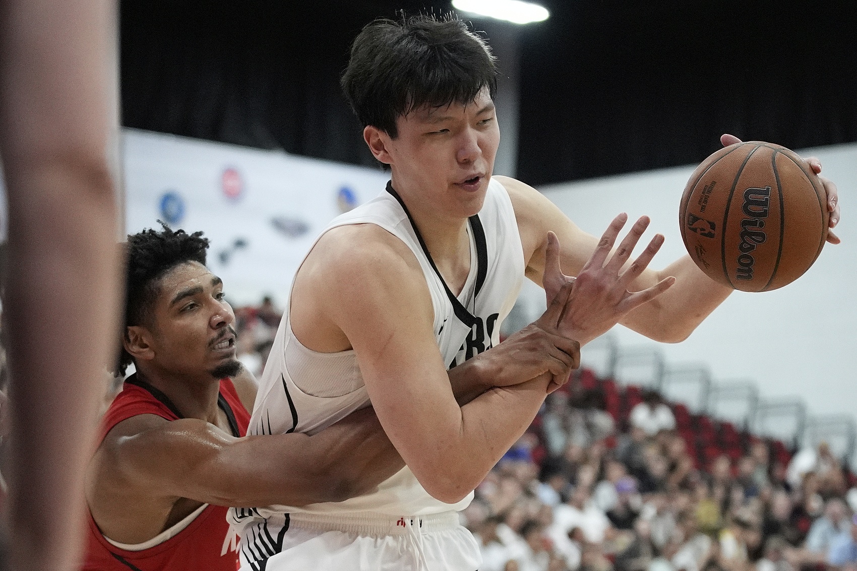杨瀚森尚未能与约基奇媲美 但全面技术备受关注