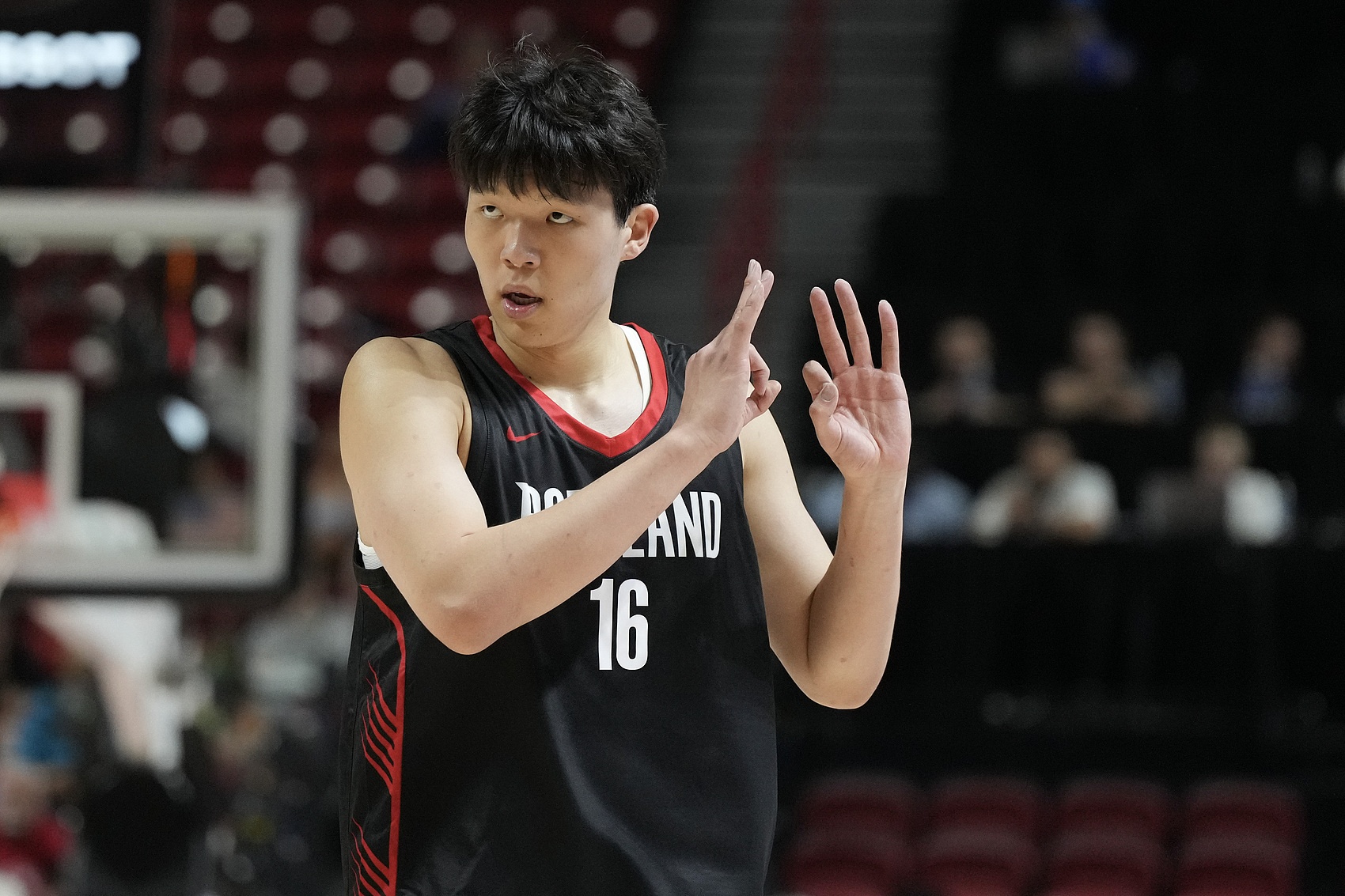 杨瀚森谈被与约基奇和姚明比较的感受 强调适应NBA不意味着放弃个人特点