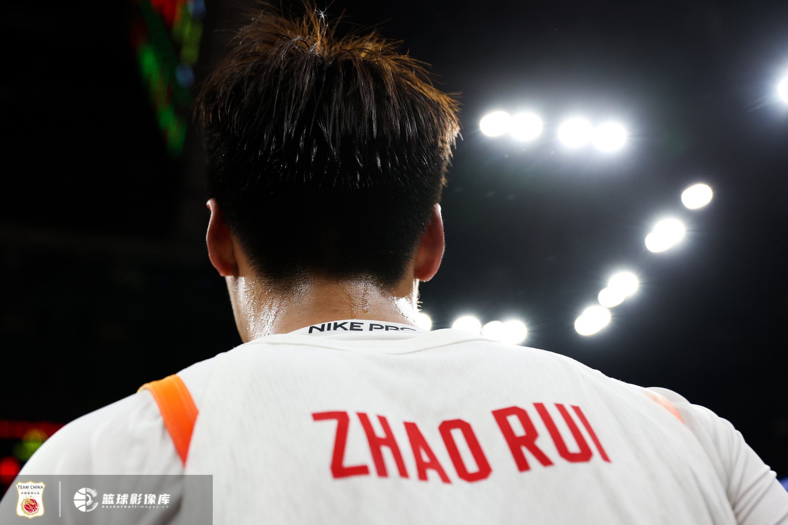 中国男篮奔赴吉达的神秘名单公布 赵睿和周琦带队 徐杰胡明轩名列其中