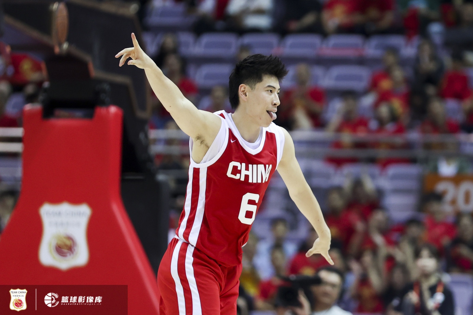 中国男篮的魅力在于没有超级明星 每场比赛总有人闪耀登场