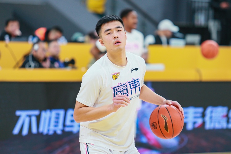 媒体报道广东队与张文逸续签一年C类合同 张文逸拒绝其他球队更高报价