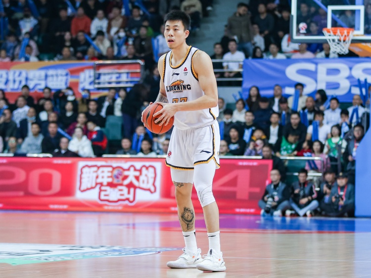 媒体人讲述张镇麟的父亲曾在辽宁遇挫，后来在上海队大放异彩