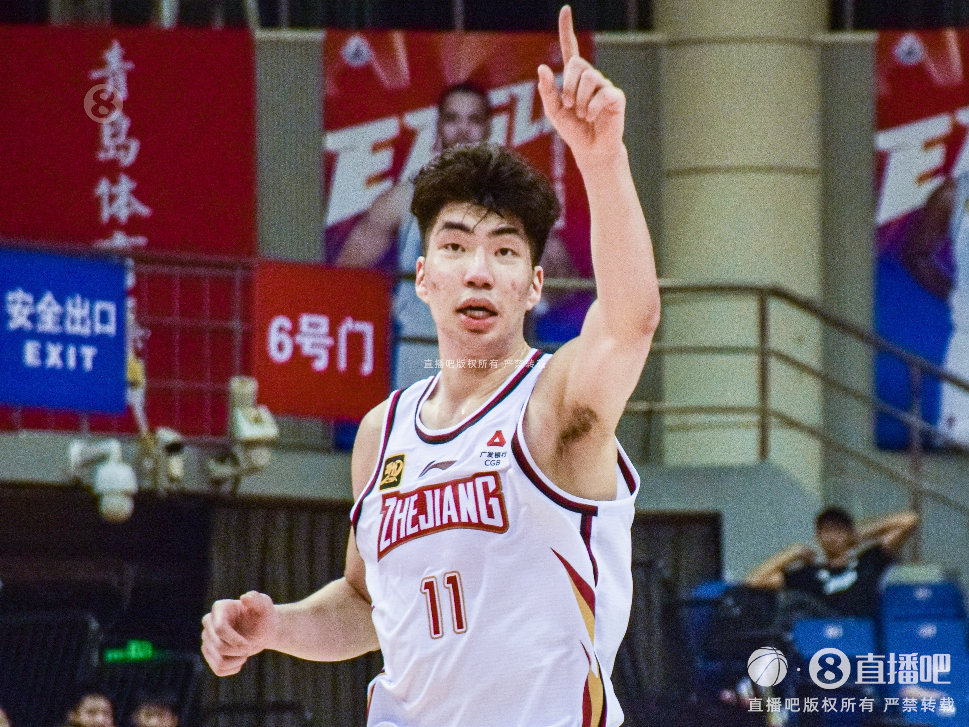 月薪两千欧的媒体人谈余嘉豪的未来：表现出色有机会进入西甲获得高薪